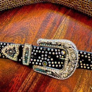 Rhinestone “Bling” women’s belt.Size XL. A few stones missing.Buckle removeable